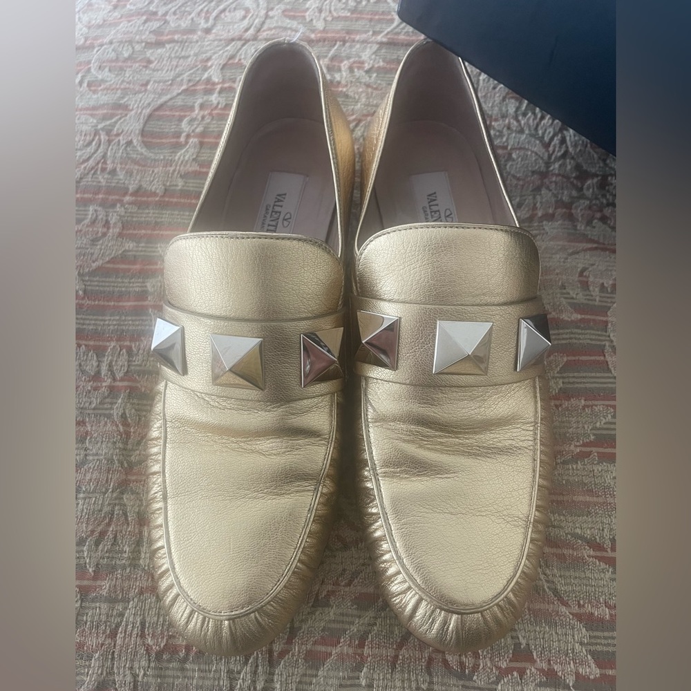 Women’s Rock Stud Valentino Loafer Shoes size 6.5